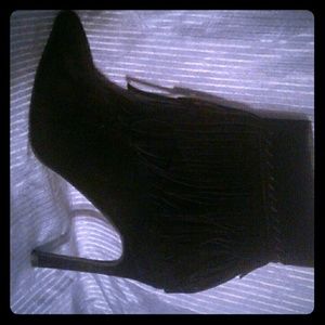 SEXY👢 LILLIAN 6 1/2 BLACK ANKLE BOOTIE LOW HEEL